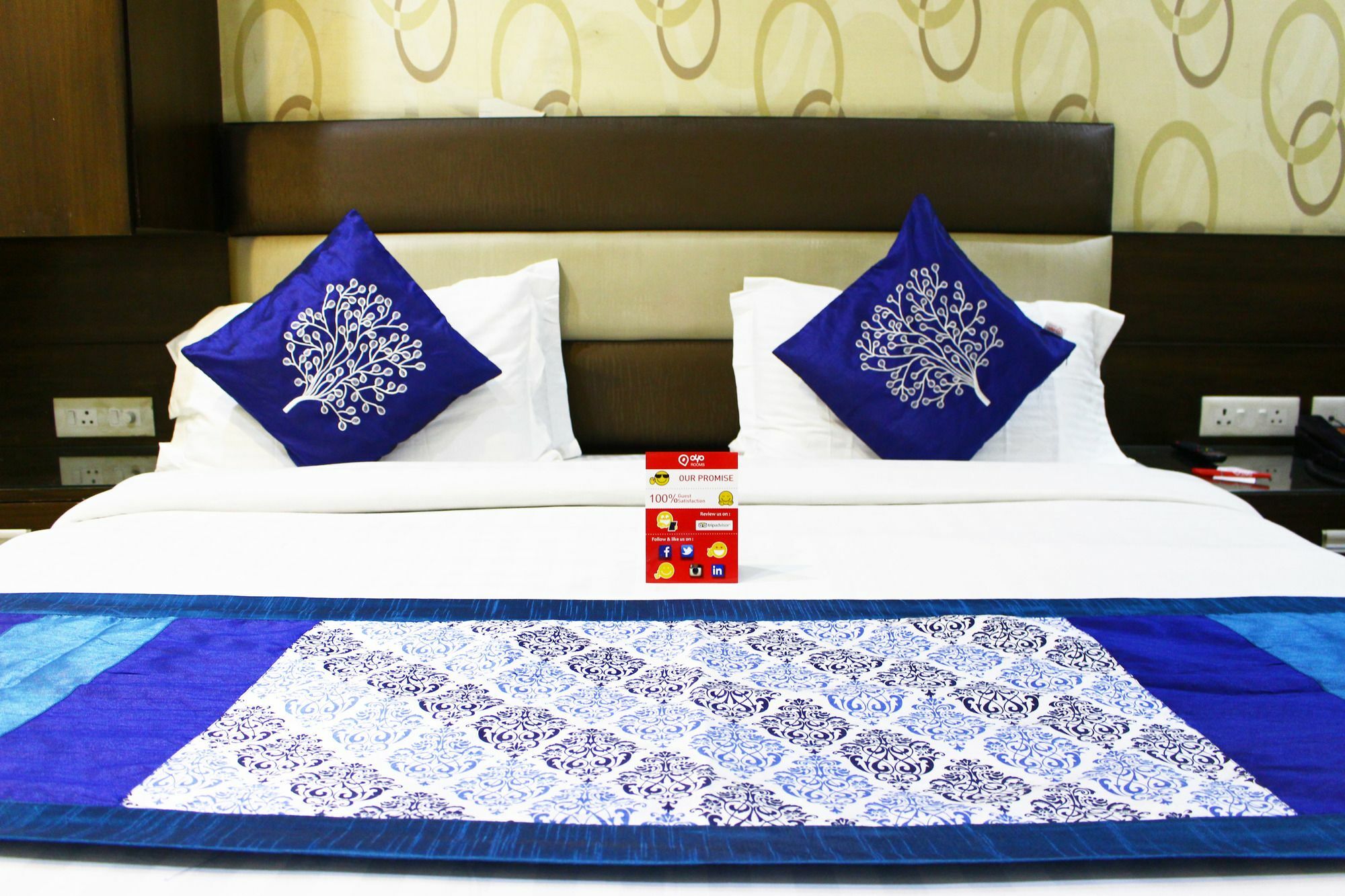 Crown Royale Hotel Дехрадун Екстериор снимка