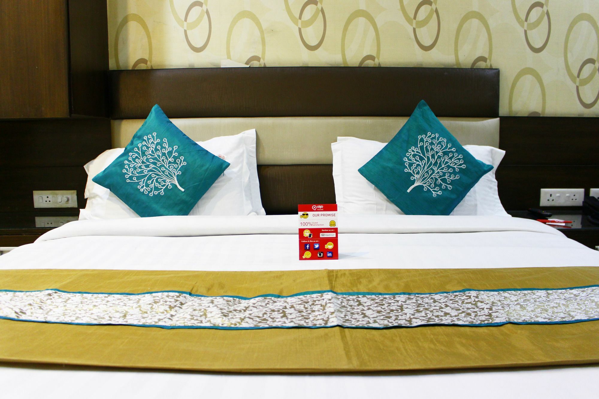 Crown Royale Hotel Дехрадун Екстериор снимка