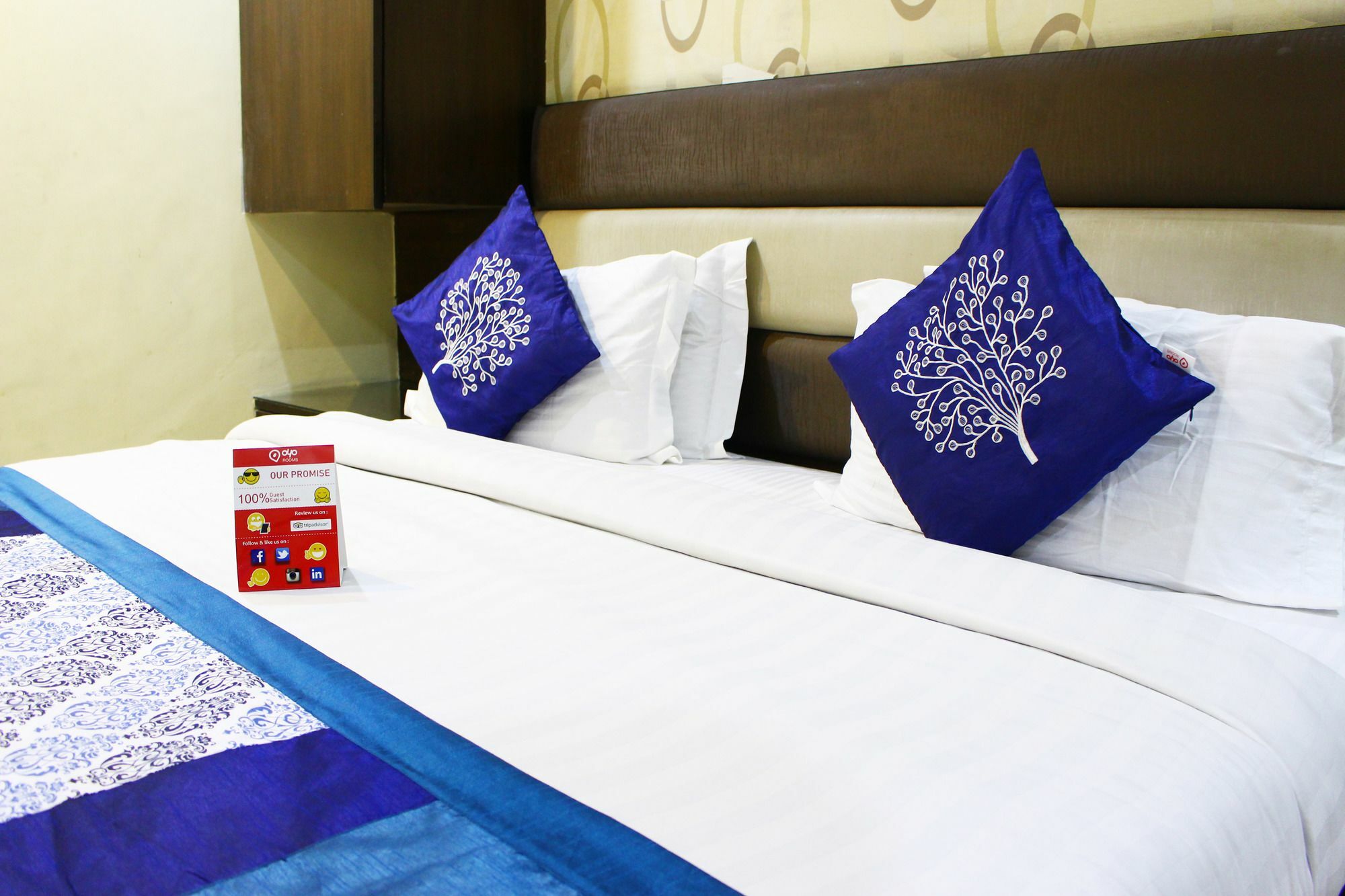 Crown Royale Hotel Дехрадун Екстериор снимка